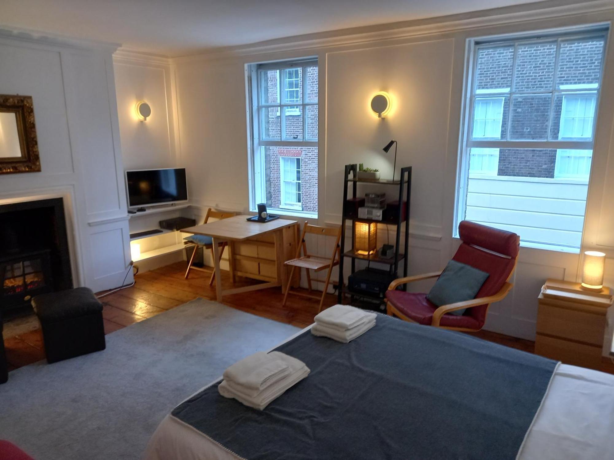 Large Bright Soho Flat With Large Terrace Londra