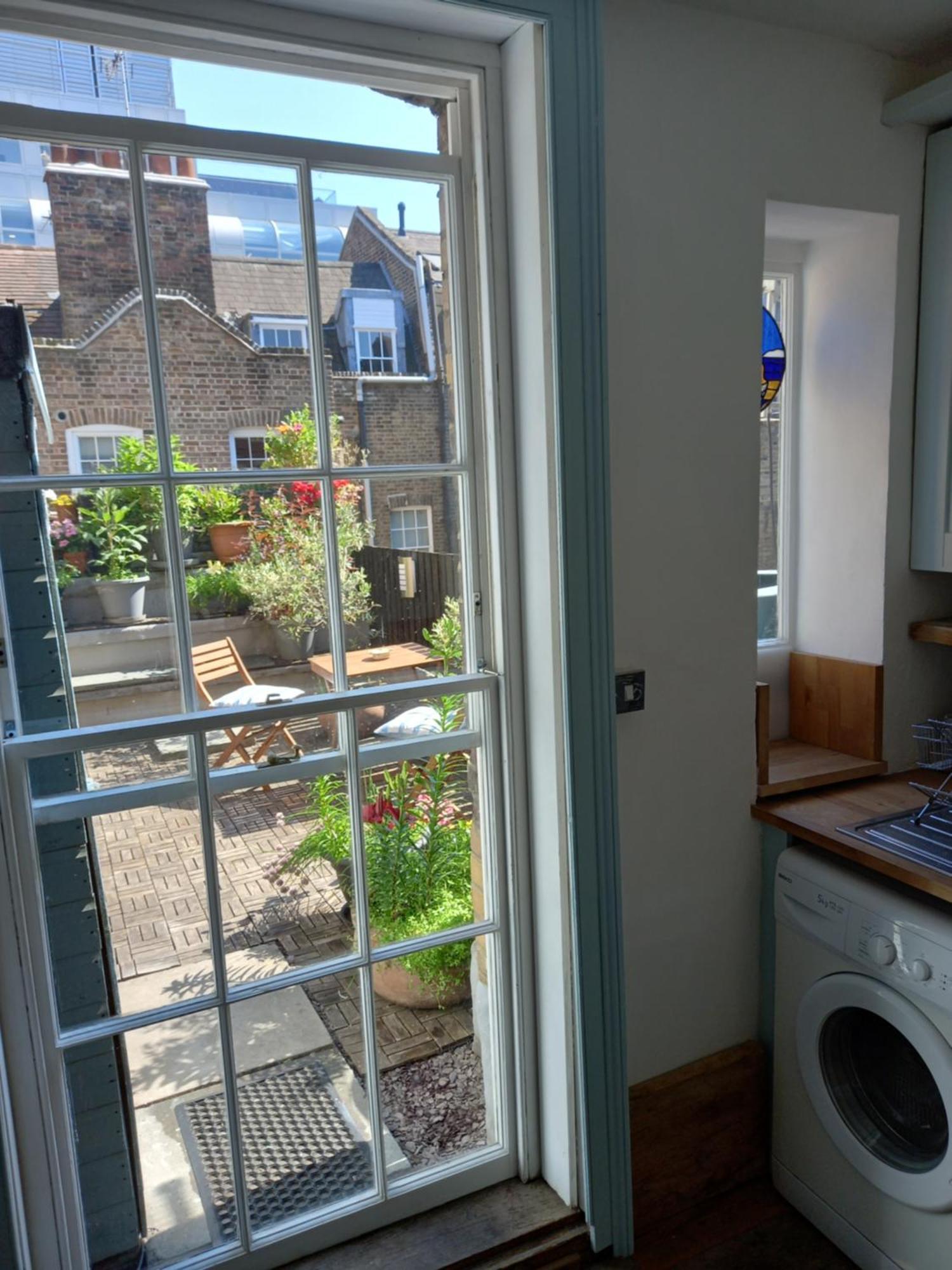 Large Bright Soho Flat With Large Terrace Londra
